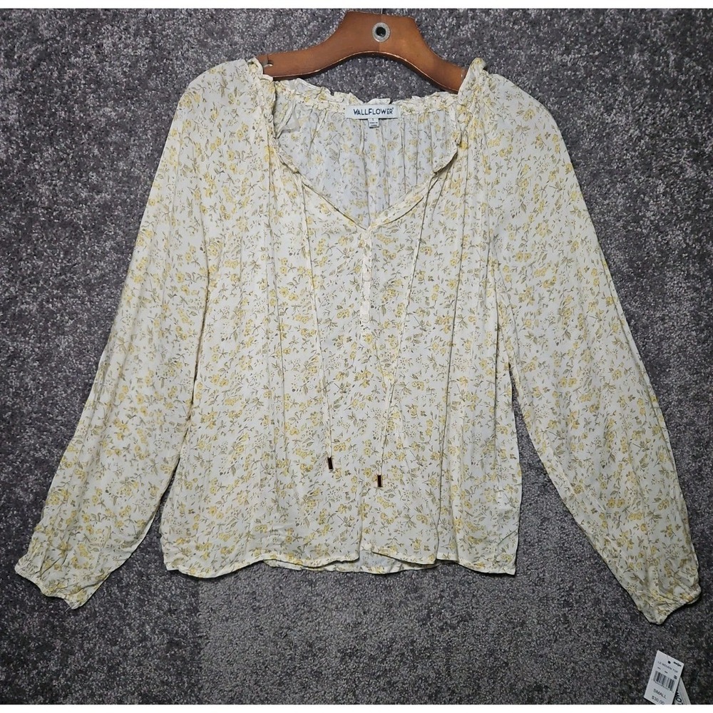Womens Wallflower Long Sleeved Lightweight Floral Print Wooven Shirt. NWT Small